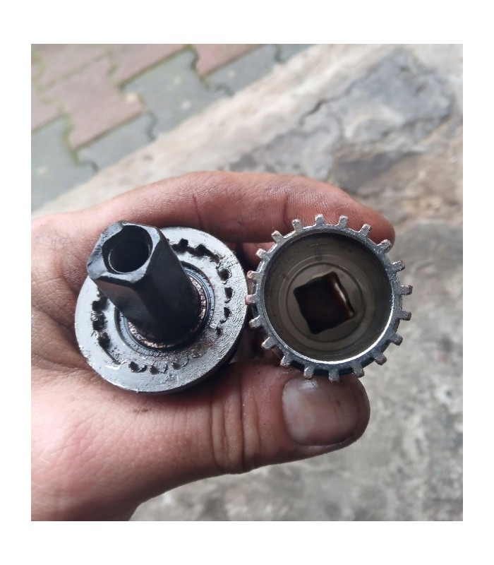 Klucz rowerowy do supportu serwisowanie roweru